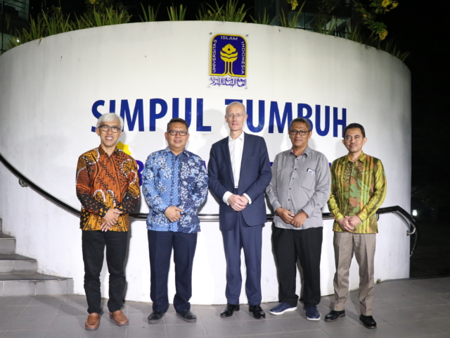 Rektor University of Gloucestershire Terkesan dengan IBISMA UII