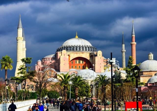 Menguak Keindahan Kubah Masjid Dinasti Ottoman