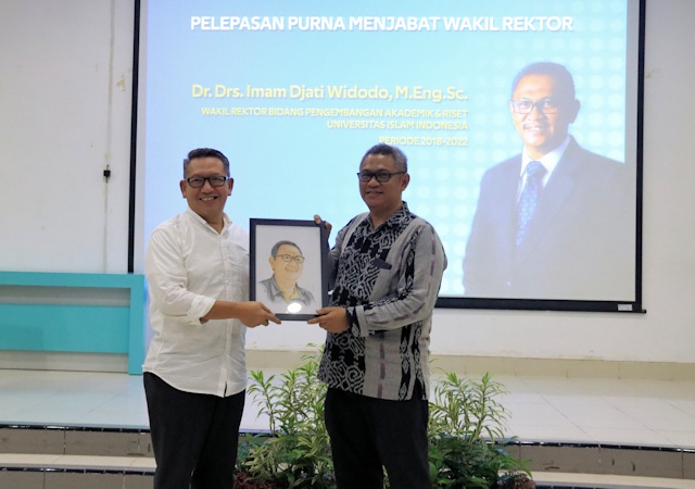 Seremoni Purna Menjabat Wakil Rektor Bidang Pengembangan Akademik & Riset 2018-2022