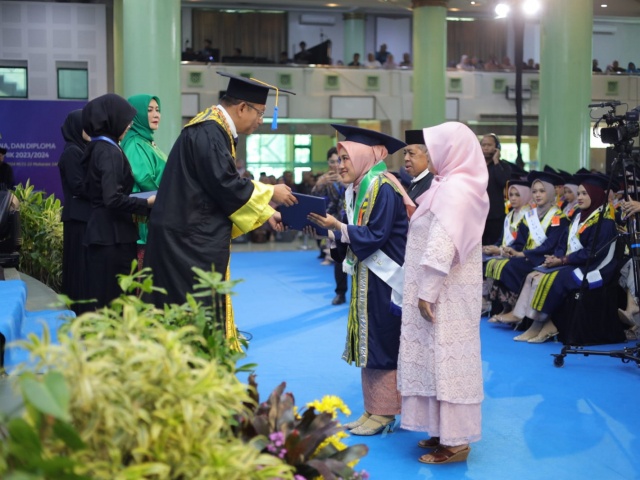 Wisudawan UII Diminta Berikhtiar Dengan Cara Terbaik