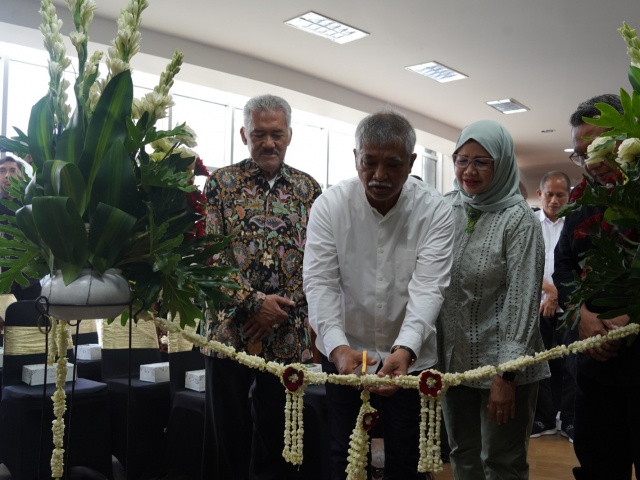 Pojok Suwarsono-Lukia Resmi Diluncurkan di Perpustakaan Pusat UII