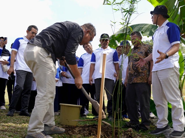 Wujud Nyata Pelestarian Lingkungan, FTSP UII Menanam 27 Jenis Bambu