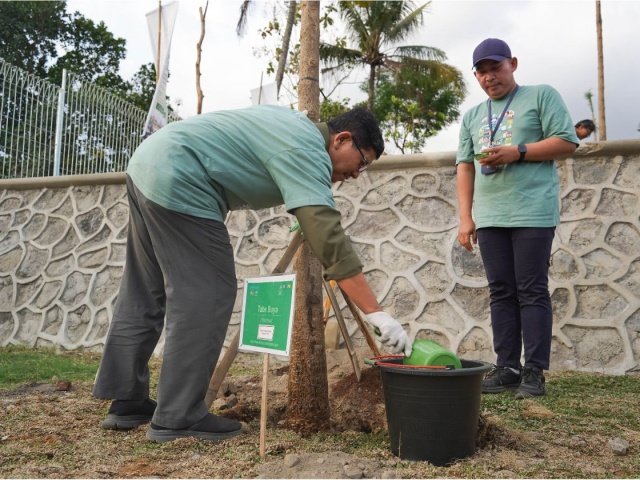 Kementerian PUPR Gelar Aksi Tanam Pohon di Embung Pelang UII