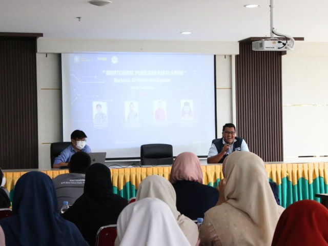 FIAI UII Gelar Short Course Penulisan Berbasis AI