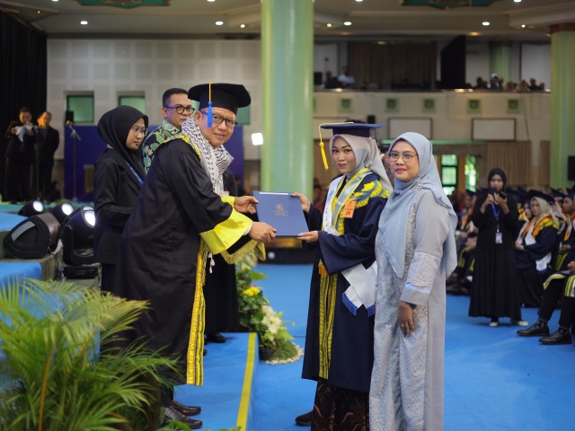 UII Gelar Wisuda Periode II Tahun Akademik 2024/2025