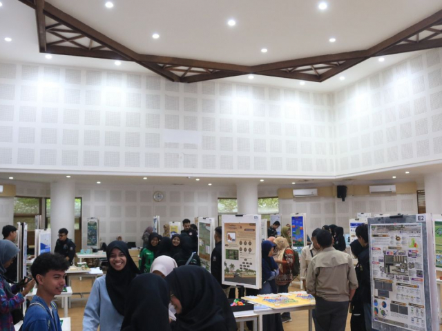 Mahasiswa Teknik Lingkungan UII Pamerkan 46 Karya Inovatif dalam Exhibition Capstone Design Project